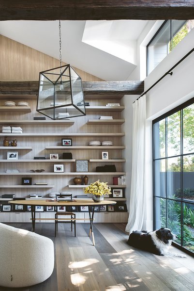 Sensitive and responsive, Skipper has a knack for reading the mood of the household. He is a best friend to everyone: engaging, comforting, and surprising. The house by Handelsmann + Khaw is classic yet contemporary, with an industrial edge. It is designed to provide a calm retreat from busy city life. The family jokes that with his black and white coat, Skipper suits the monochromatic palette of the home.