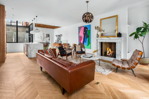 The entry leads to a formal living room, which displays Mossman’s chair collection, including a pair by Ib Kofod-Larsen and a Rib Lounge Chair by Martin Eisler and Carlo Hauner for Forma Brazil. The painting is by artist Les Rogers.