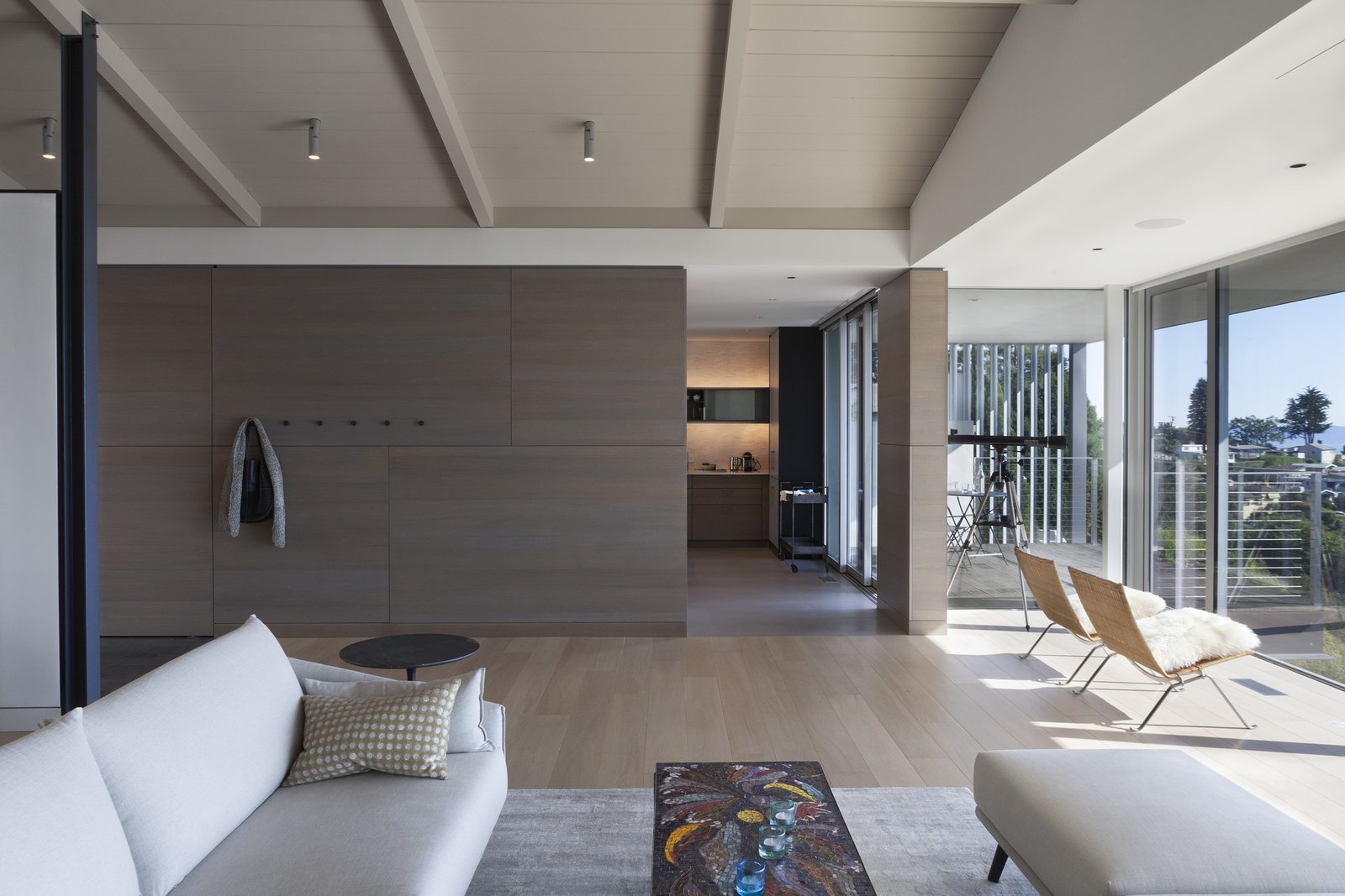 Photo 7 of 15 in An Architect Couple Open Up a Hilltop Home to ...