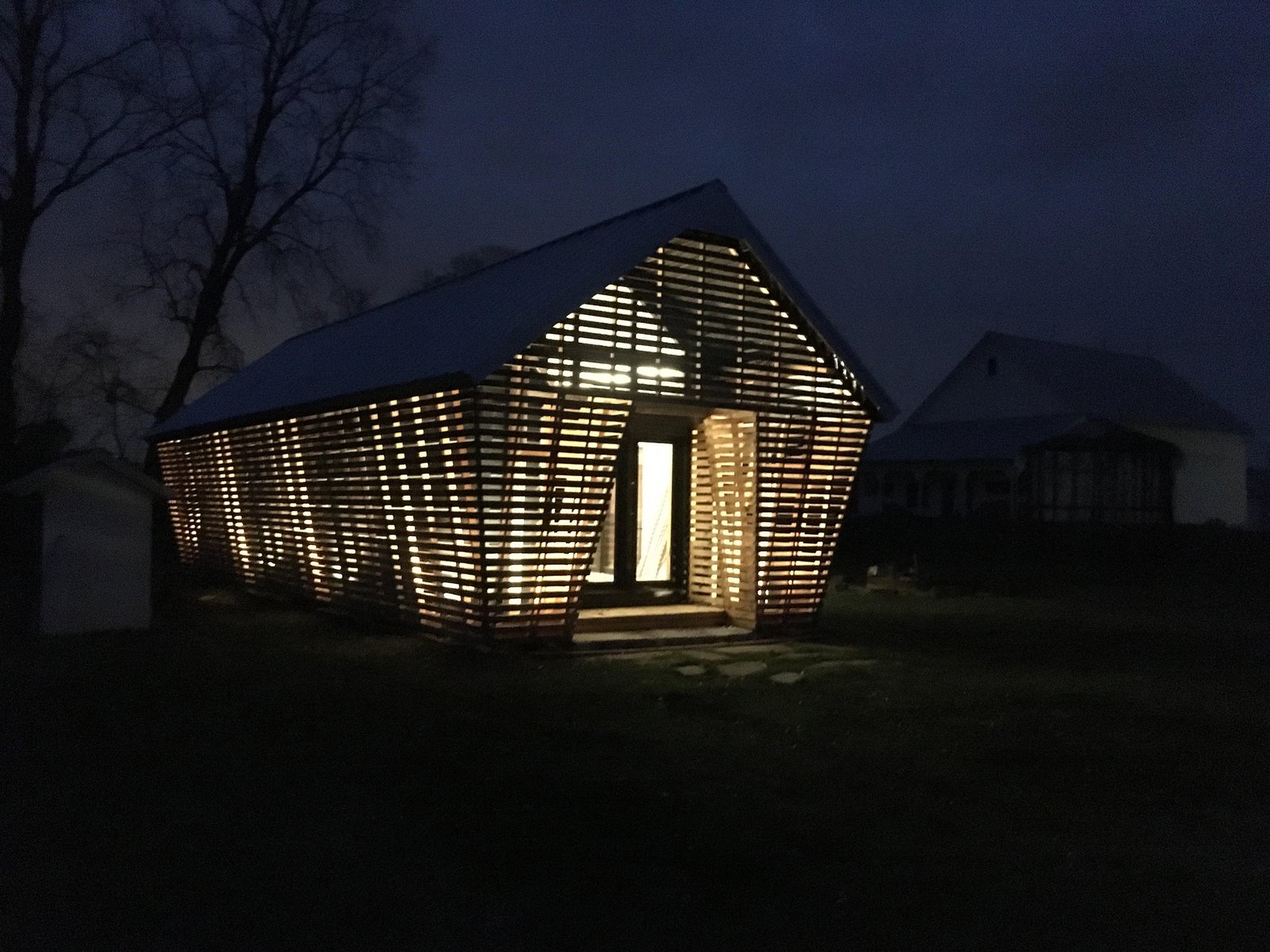 Photo 8 of 9 in This Corn Crib Guesthouse Honors Agrarian Architecture