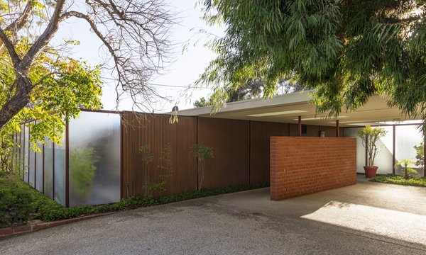 Located at 1811 Bel Air Road, Case Study House #16 was designed by Craig Ellwood in 1953. The residence has been meticulously maintained over the years by its two owners, and today it’s the only surviving Case Study design by Ellwood.