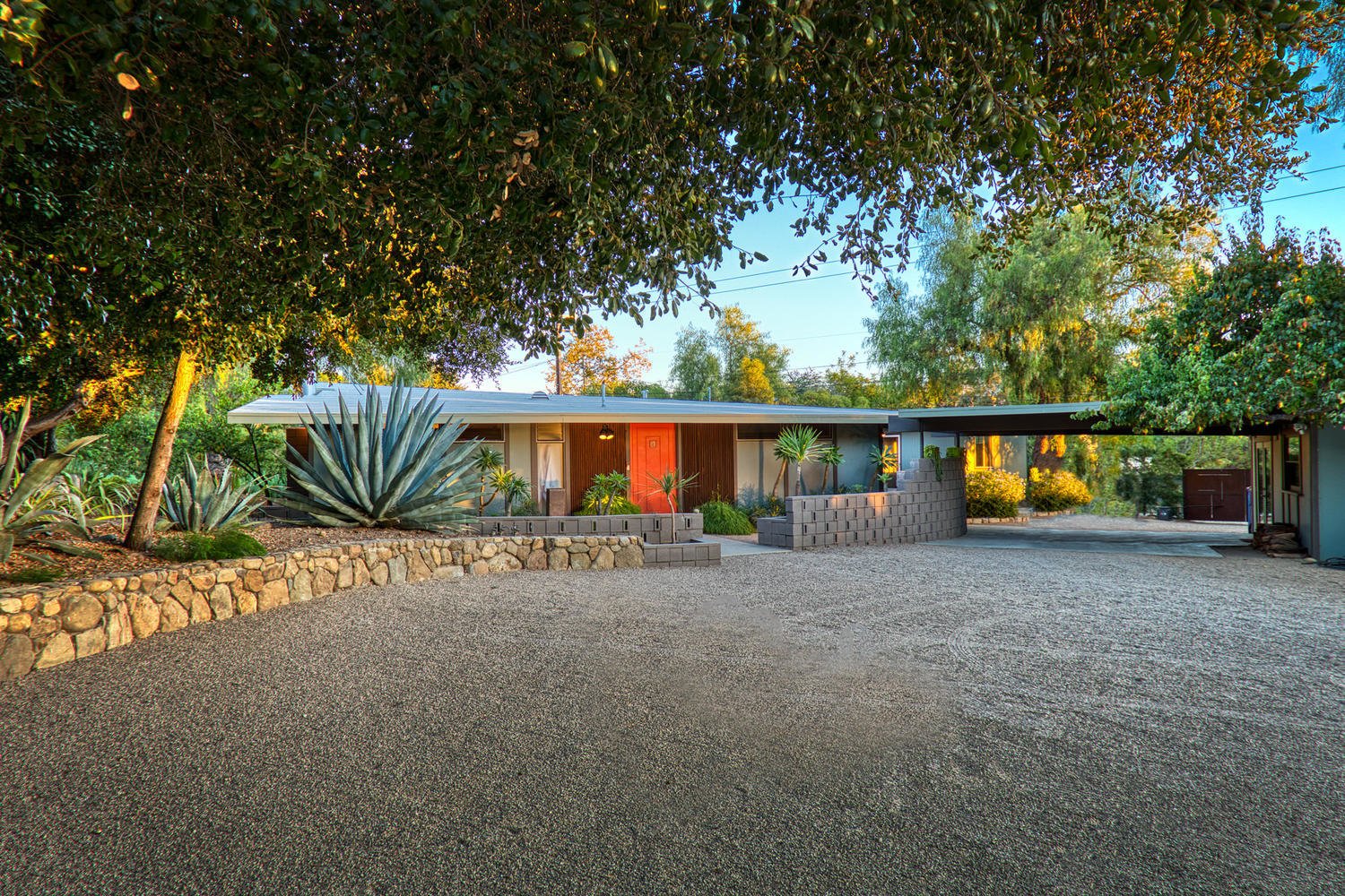 Photo 2 of 16 in This Midcentury Home in Ojai Soars Toward the Sky and