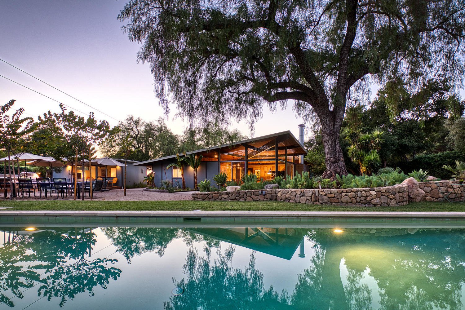 Photo 16 of 16 in This Midcentury Home in Ojai Soars Toward the Sky and