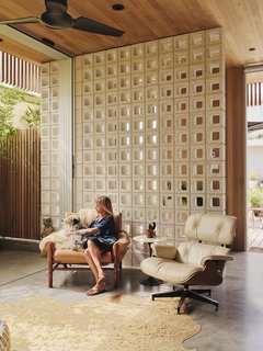 A concrete block wall (above) separates the entry from the living area, where an Arne Norell Kontiki easy chair joins an Eames lounge chair.