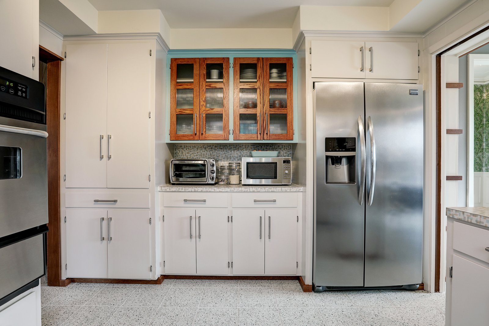 Photo 5 of 9 in This Winning Midcentury in Houston Can Be Yours for