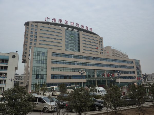 Wuhan&rsquo;s main hospital is overcrowded, leading local authorities to build prefab hospitals for added support.