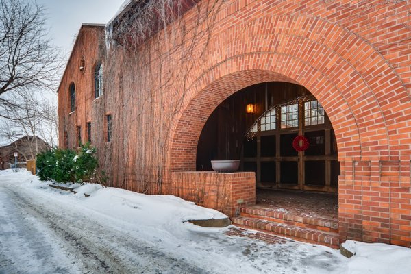 Sited along a cobblestone alleyway in St. Paul, 260 Maiden Lane is the former carriage house of James J. Hill, Minnesota's railroad tycoon—also known as the