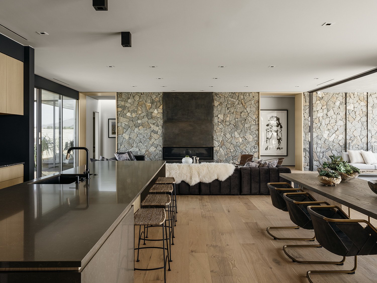 Photo 5 of 13 in A Striking Desert Contemporary in Rancho Mirage Seeks ...