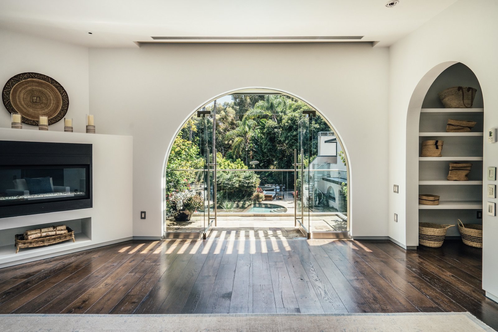 Photo 12 of 16 in Richard Neutra’s Bailey House Hits the Market—Along