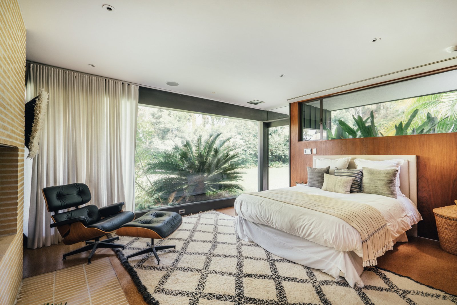 Photo 6 of 16 in Richard Neutra’s Bailey House Hits the Market—Along