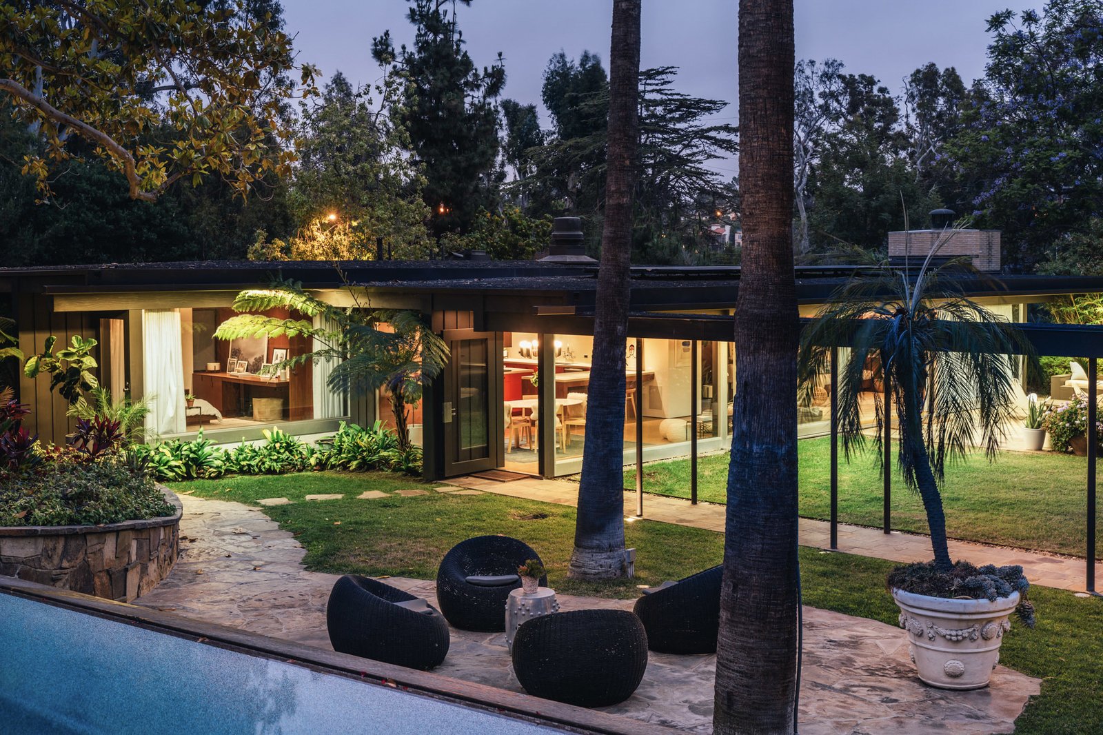 Photo 16 of 16 in Richard Neutra’s Bailey House Hits the Market—Along