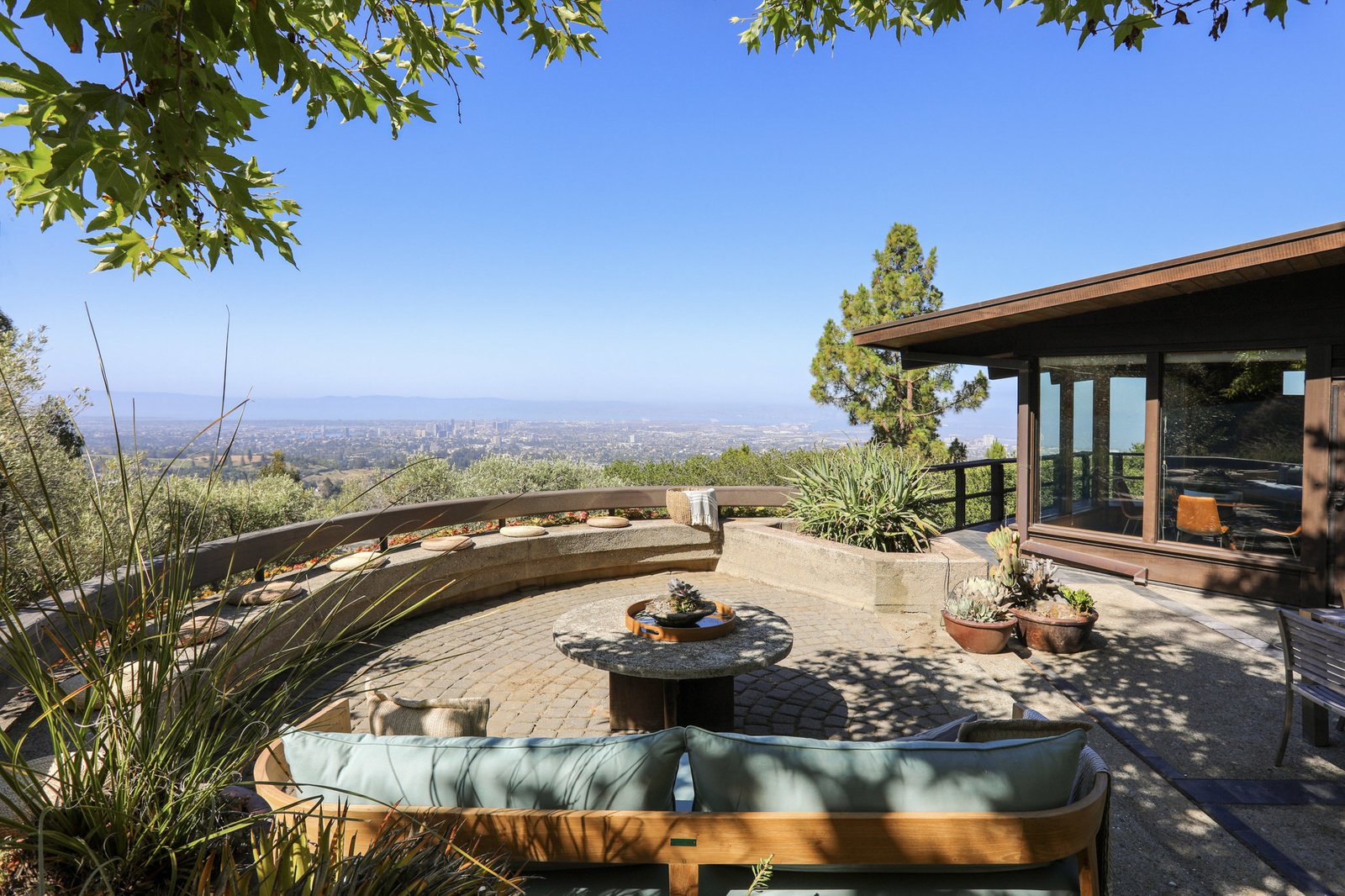 Photo 15 of 19 in An Alluring Berkeley Hills Home by a Case Study