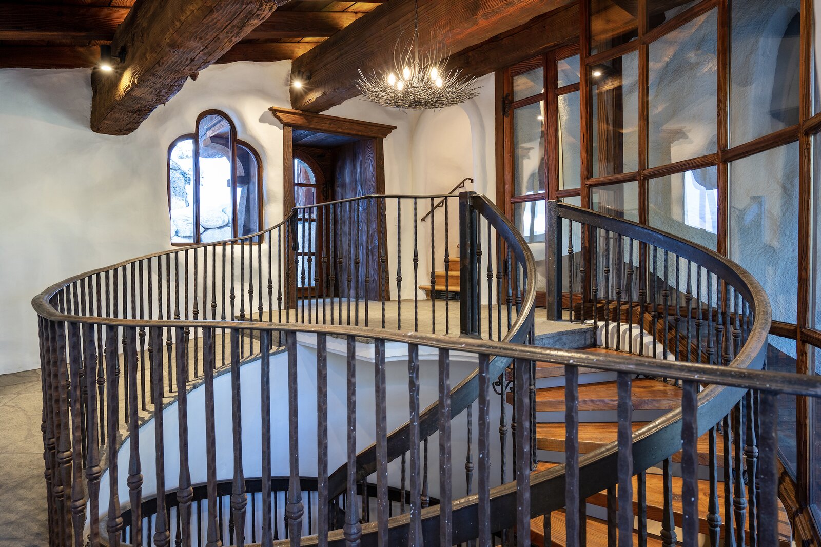 Photo 9 of 15 in Listed for $2.65M, This Bavarian-Style “Snow Haus ...