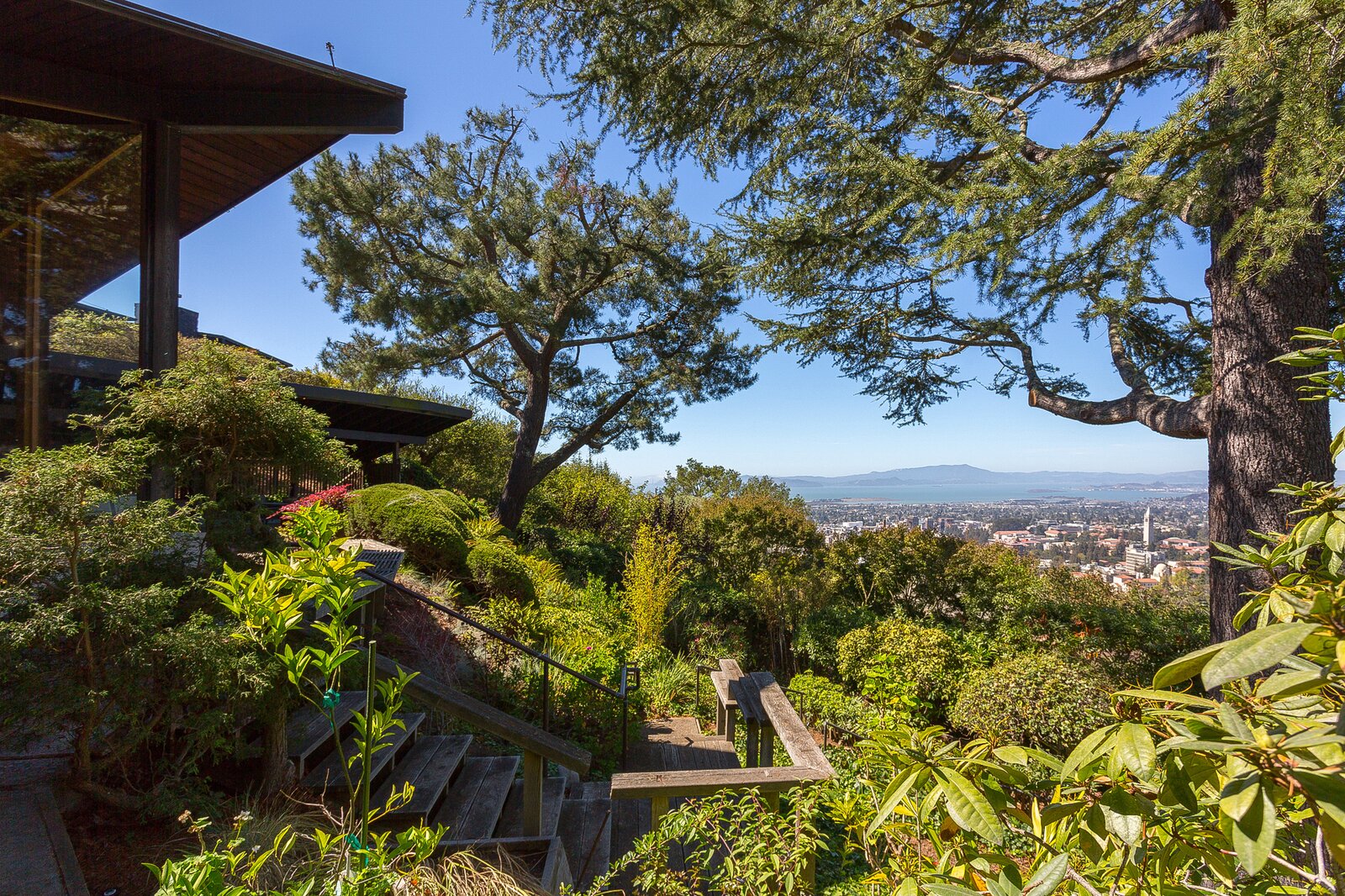 Photo 18 of 18 in A Hilltop Midcentury in Berkeley With Bay Views and a ...