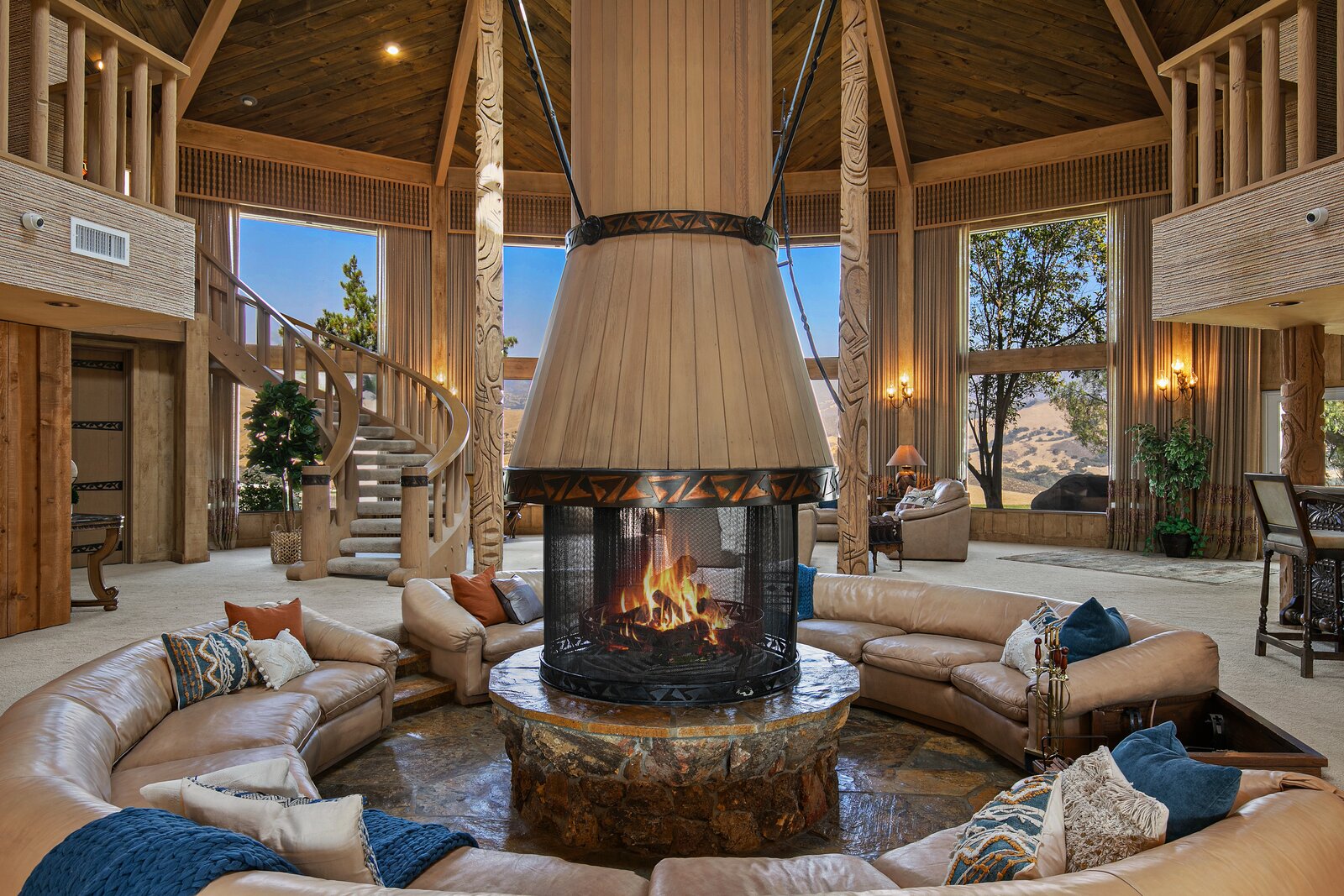 Photo 3 of 16 in Now You Can Own the Ranch Where the Ever-Popular Egg  McMuffin Was Invented - Dwell, image size:1600x1067