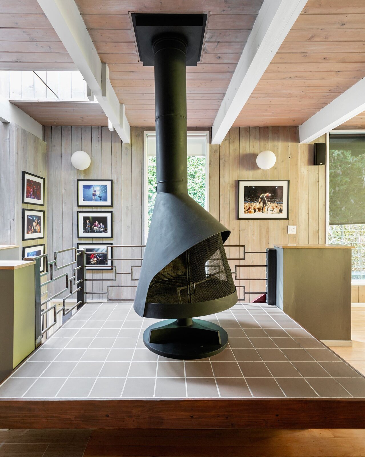 Photo 4 of 13 in A Serene PostandBeam Home in the Hills of Los