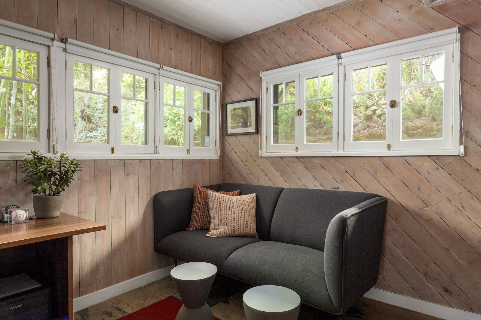 Photo 10 of 13 in A Serene PostandBeam Home in the Hills of Los