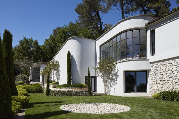 The gallery's new home is set up in a restored 1950s building, which boasts a trove of original detail, including stone and concrete walls, bay windows, and flowing, minimalist curves.