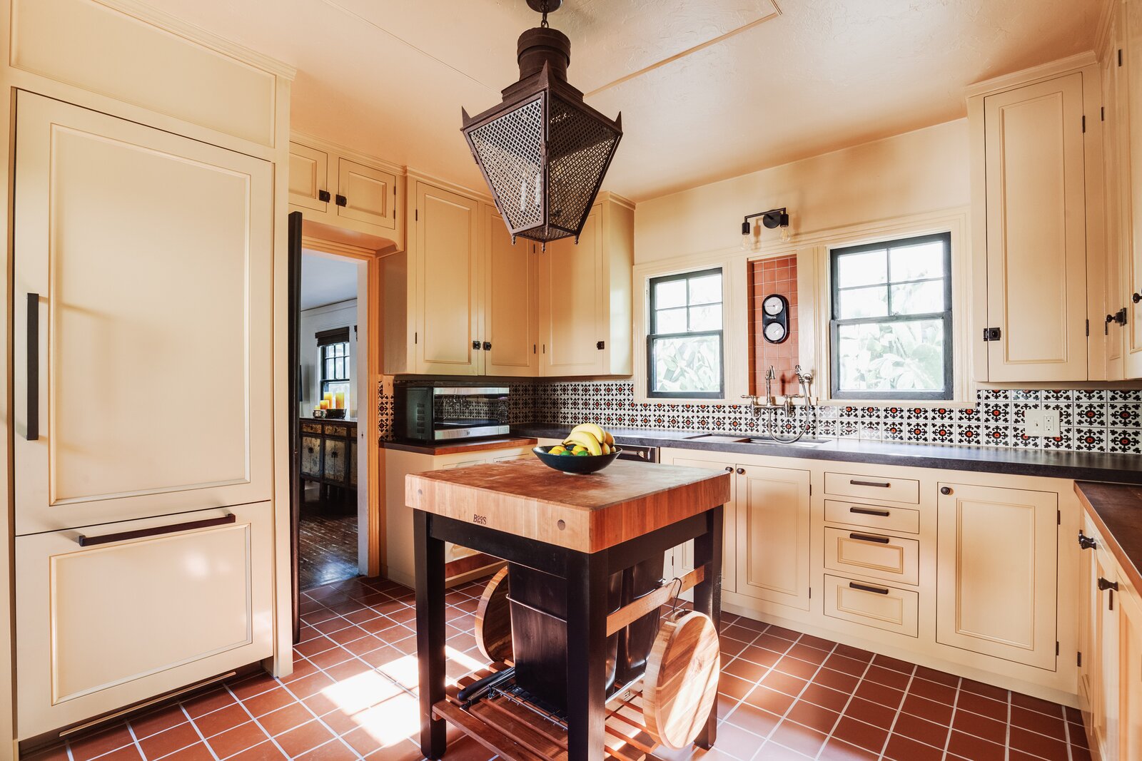 Photo 6 of 14 in A Cozy Spanish-Style Home on Hollywood Boulevard Seeks ...