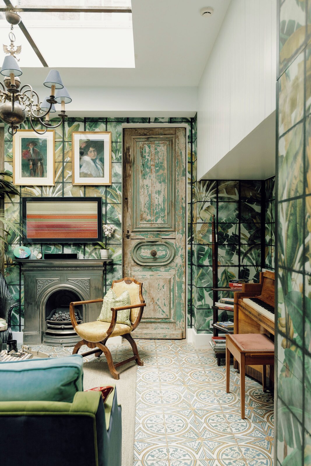 Photo 3 of 8 in An Art Deco Apartment With Victorian Influences Lists ...