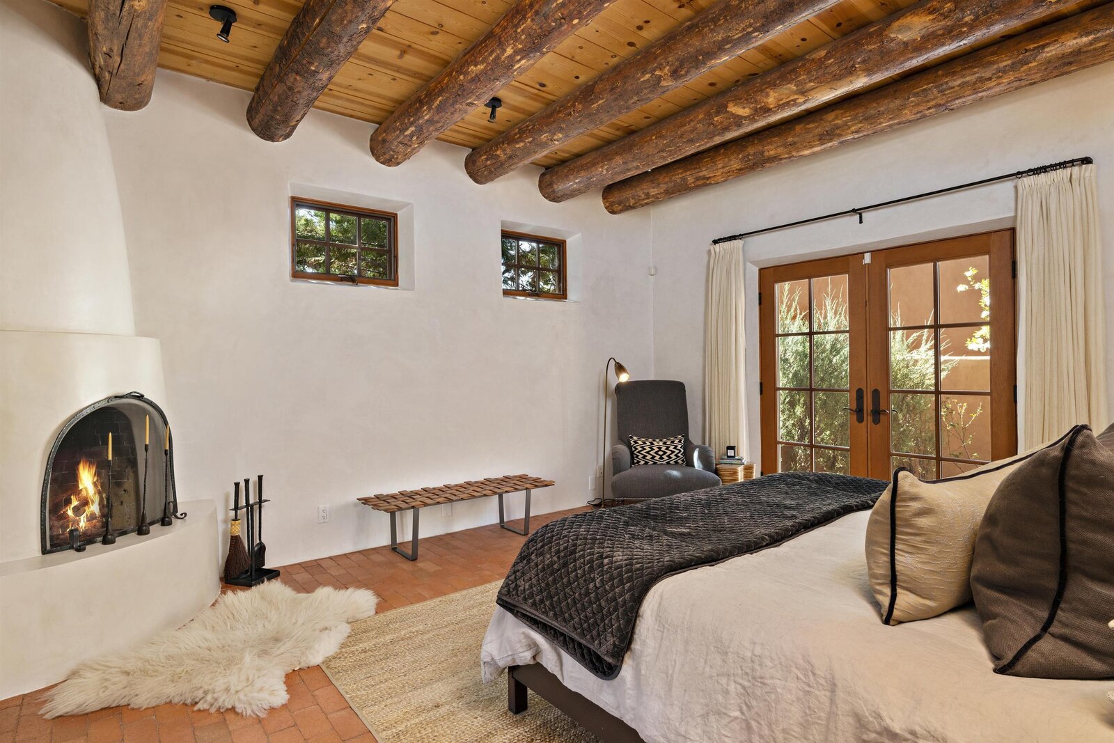 Photo 7 of 14 in This Classic Pueblo-Style Home in Santa Fe, New Mexico ...