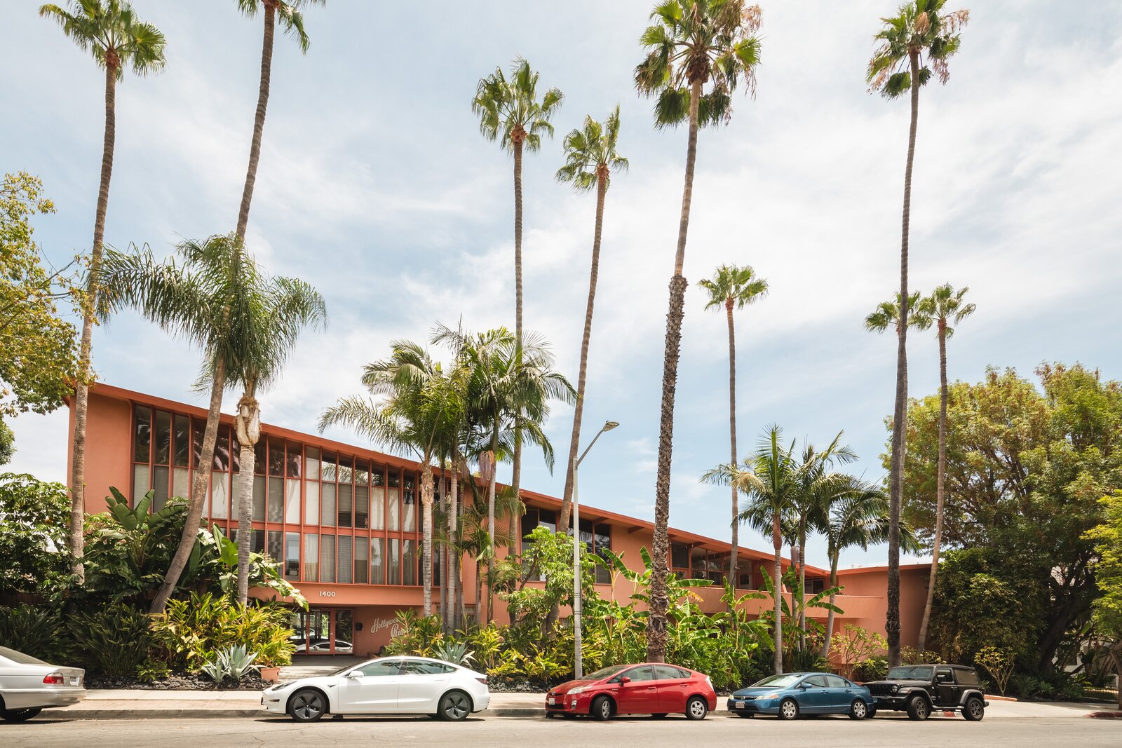 Photo 1 of 10 in An Airy Apartment Inside a Midcentury Hollywood
