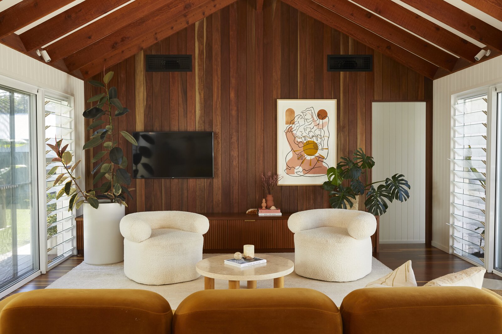 photo-5-of-10-in-every-day-feels-like-vacation-in-this-byron-bay-home