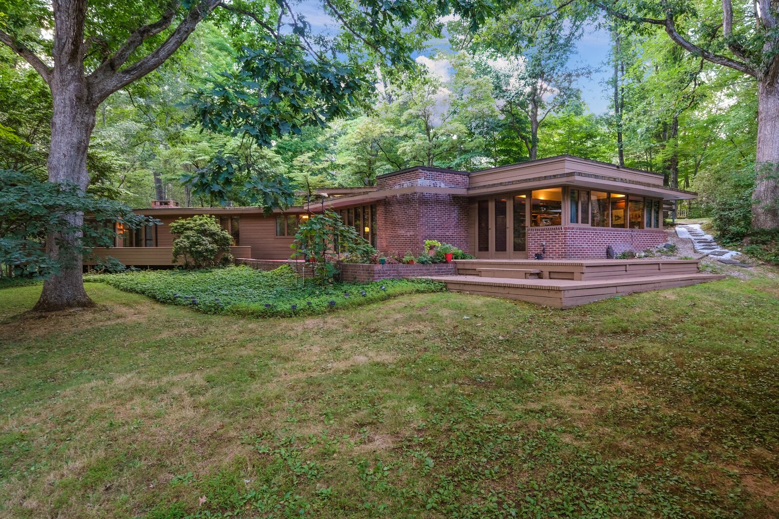 A Usonian Gem 45 Minutes North of Manhattan Lists for 1.5M Dwell