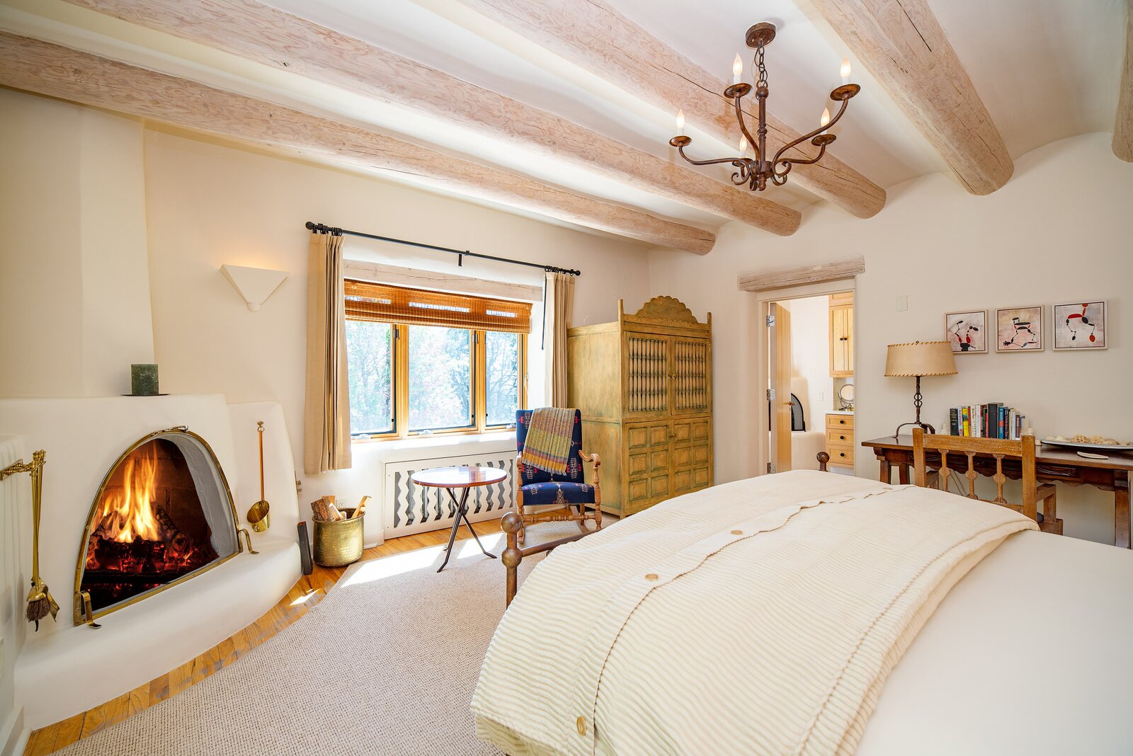 Photo 6 of 11 in The Home of Legendary Artist Georgia O’Keeffe Is for ...
