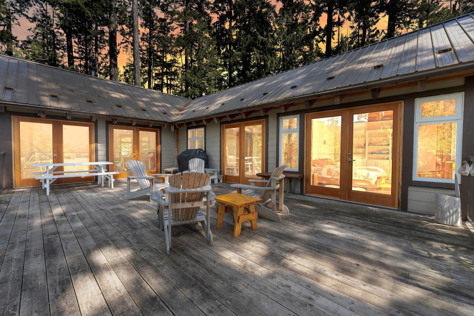 Photo 8 of 10 in Get an Off Grid Paradise With This $1.2M Canadian ...