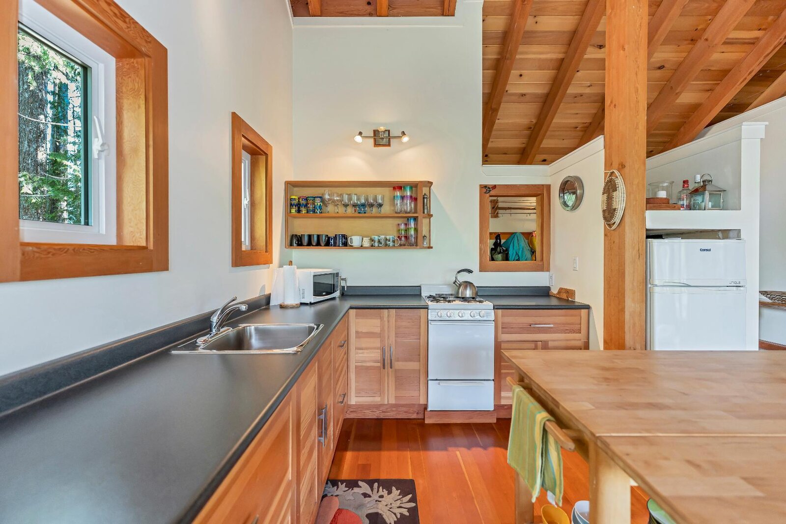 Photo 6 of 10 in Get an Off Grid Paradise With This 1.2M Canadian