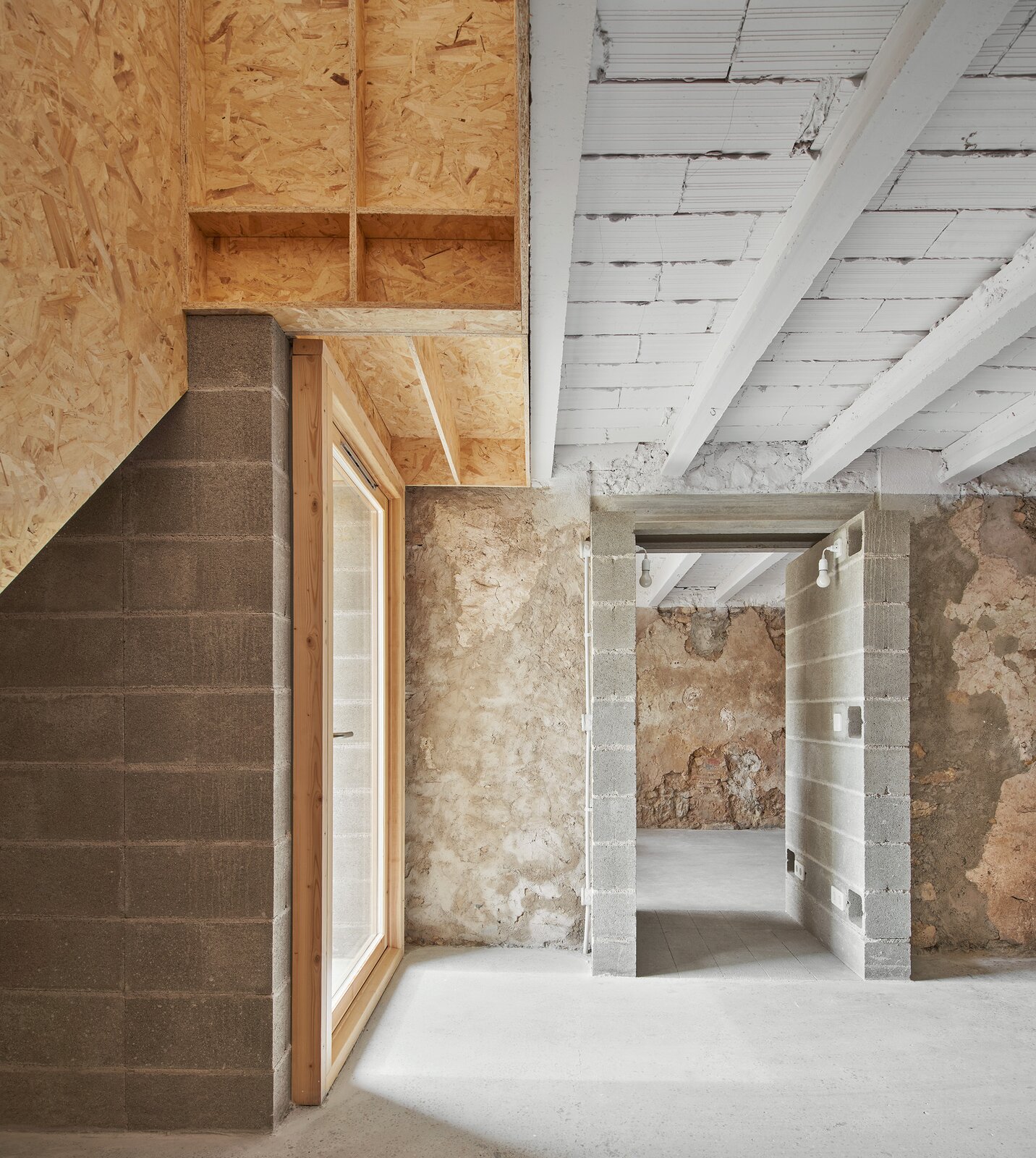 Photo 4 of 17 in In Spain, an Edgy Renovation Uses OfftheShelf