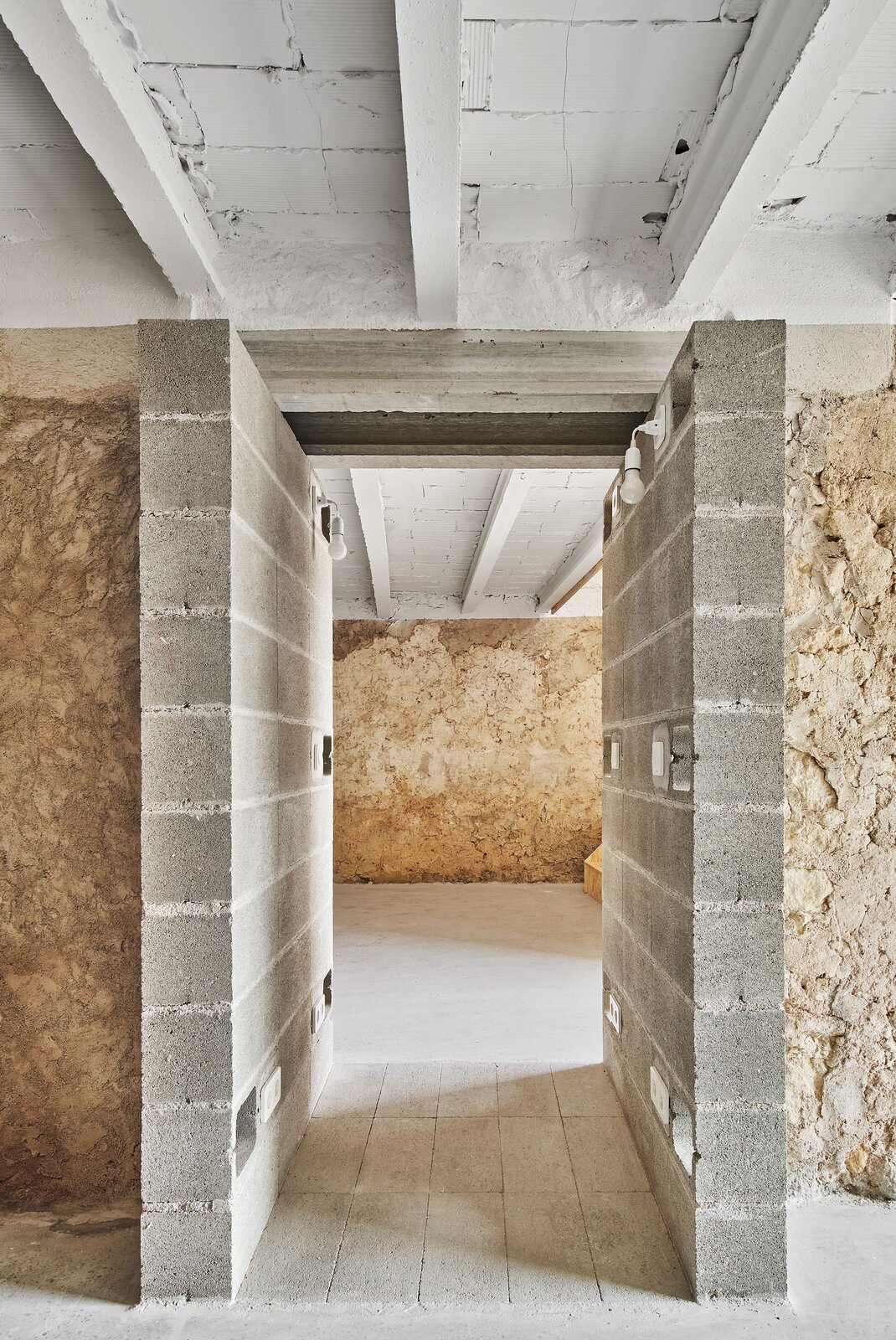 Photo 5 of 17 in In Spain, an Edgy Renovation Uses OfftheShelf