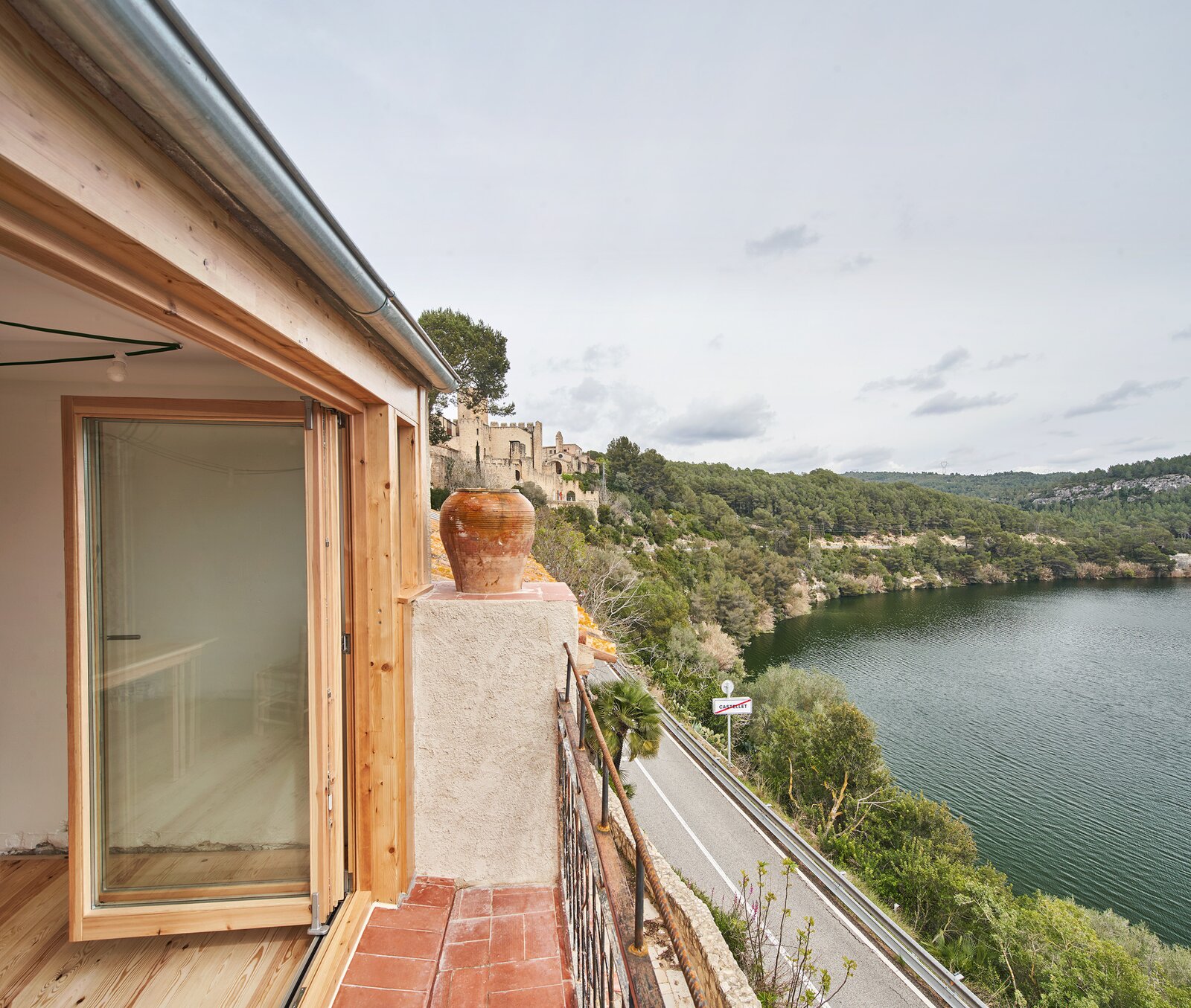 Photo 14 of 17 in In Spain, an Edgy Renovation Uses OfftheShelf