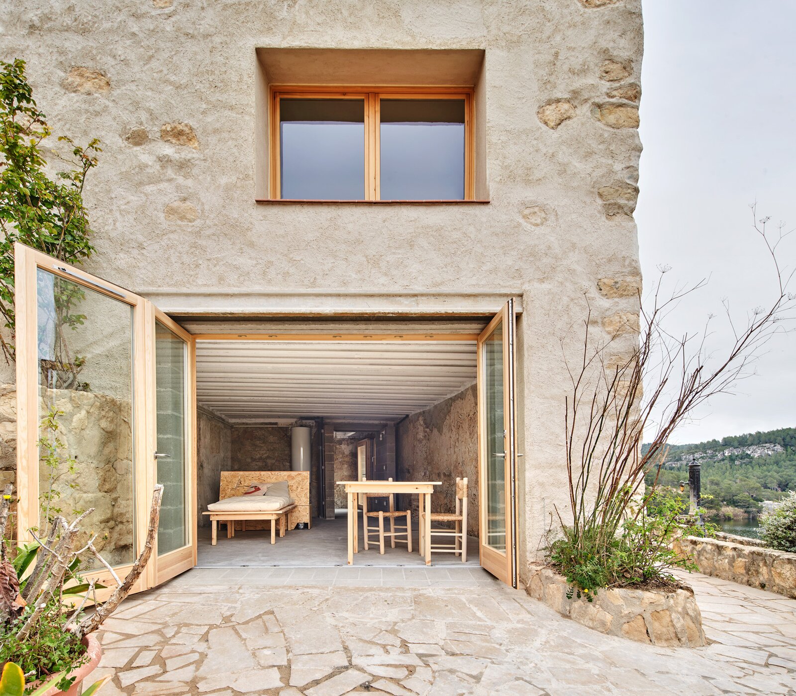 Photo 15 of 17 in In Spain, an Edgy Renovation Uses OfftheShelf