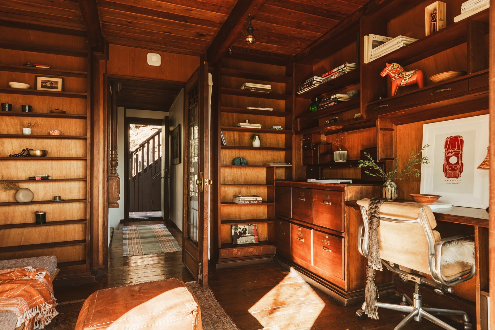Photo 5 of 9 in John Lennon and Stevie Nicks Frequented This Laurel ...