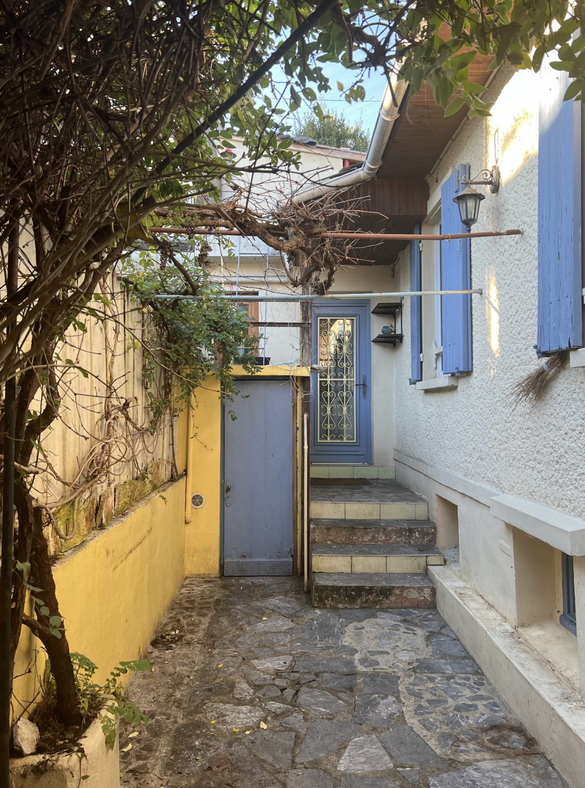 <span style="font-family: Theinhardt, -apple-system, BlinkMacSystemFont, &quot;Segoe UI&quot;, Roboto, Oxygen-Sans, Ubuntu, Cantarell, &quot;Helvetica Neue&quot;, sans-serif;">Before: Architects Olivier Lekien and Mathilde Nicoulaud purchased a small cottage in the Parisian suburb of Montreil and set about renovating it with a budget of €65K.</span>