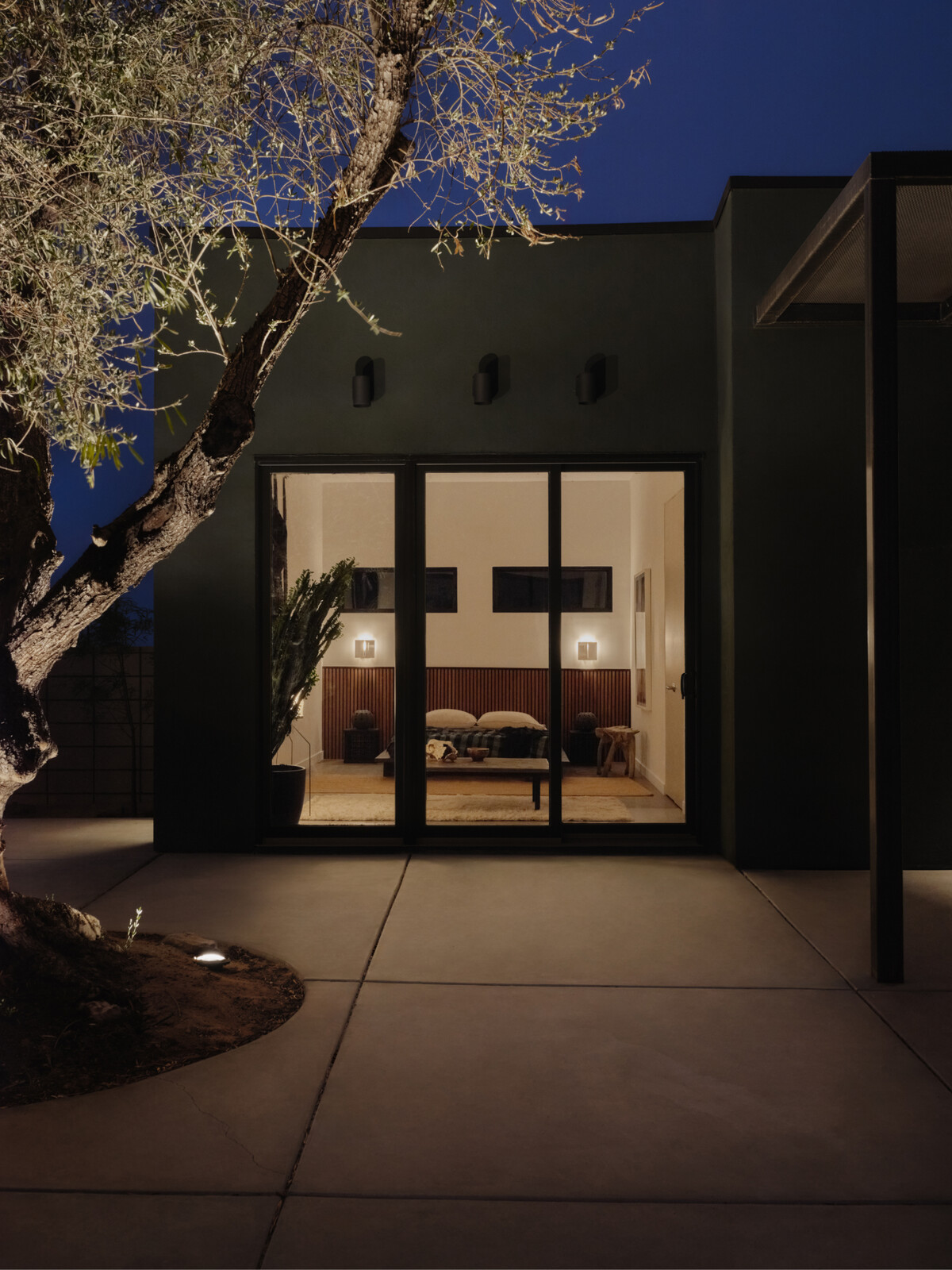 At night, the remote location supplies its own privacy. Minimal lighting indoors and out makes it easy to see the stars.