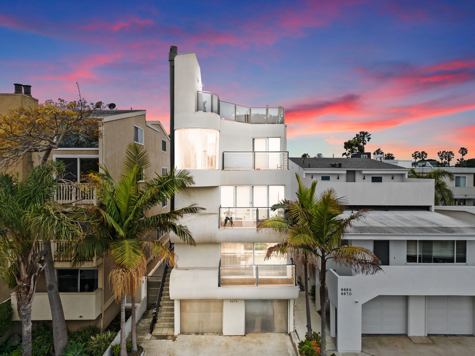 Set a stone’s throw from the beach, this L.A. home by Eric Owen Moss comes with lots of outdoor space and three separate units spread across four floors.