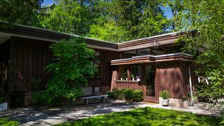 One of Frank Lloyd Wright’s Original Apprentices Designed This $1M Home North of NYC