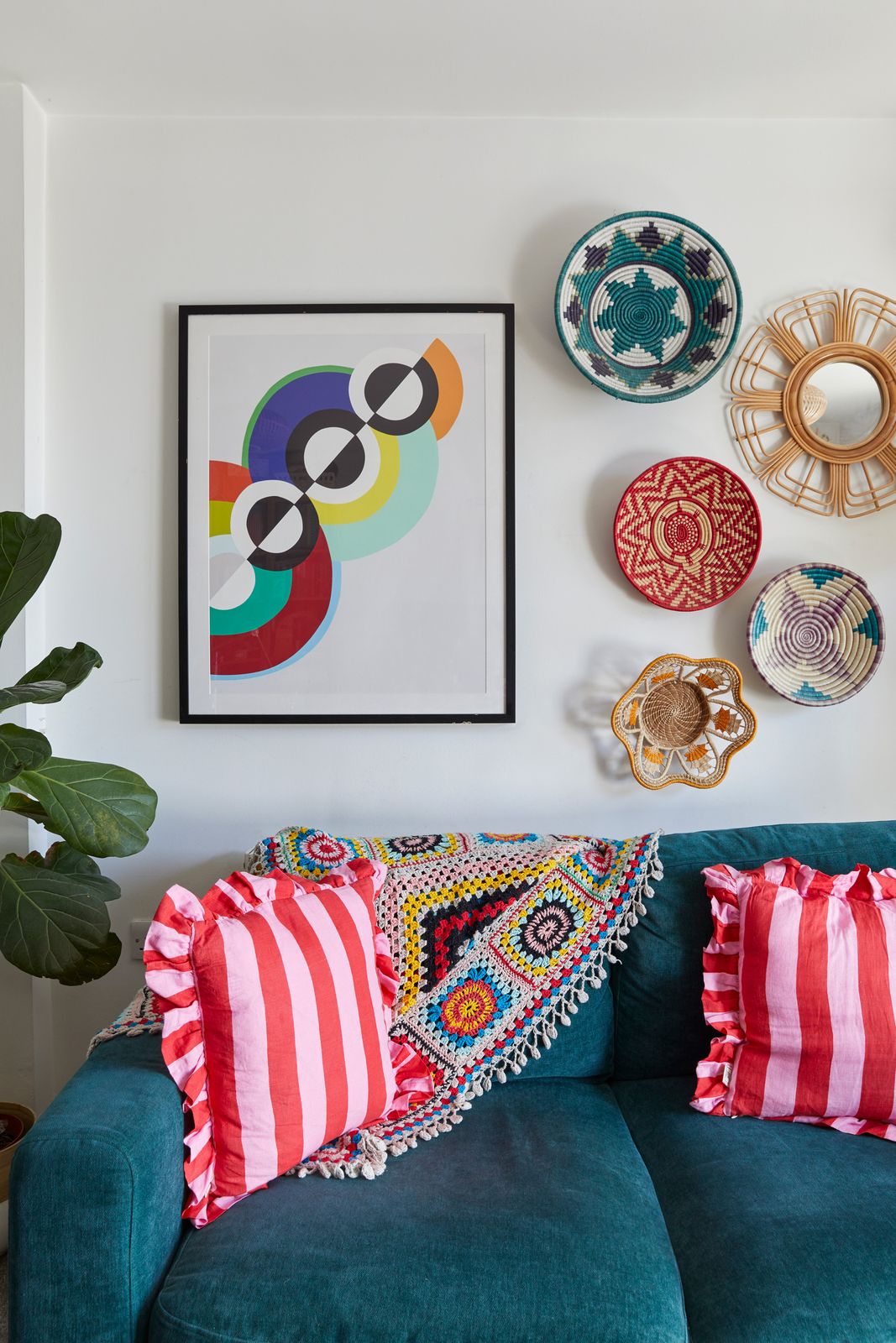 Like most renters in London, Kristabel is nervous about putting nails in her walls. Instead, she’s found success with command strips: 