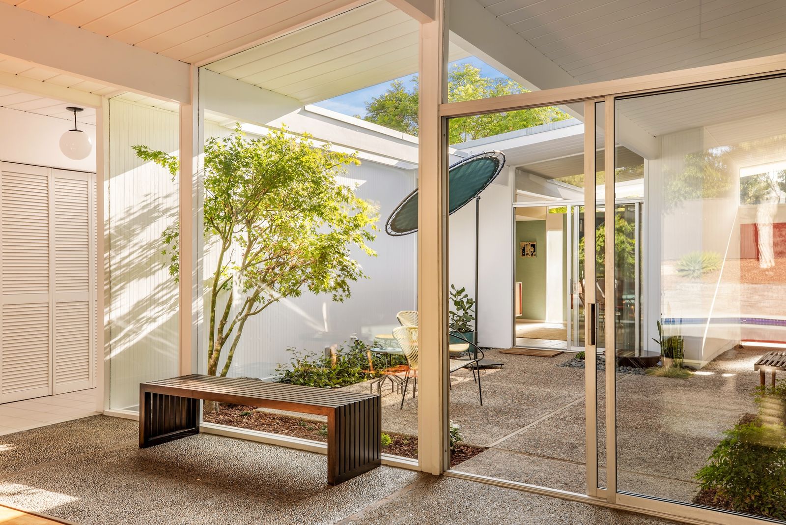 Photo 5 of 13 in For $1.7M, You Can Scoop Up a SoCal Eichler in Tip-Top ...