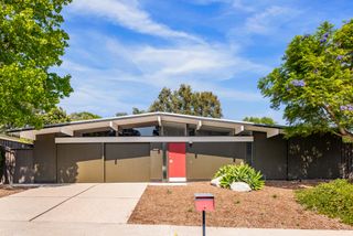 For $1.7M, You Can Scoop Up a SoCal Eichler in Tip-Top Shape