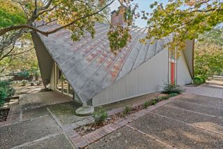 The Roof of This $775k Memphis Midcentury Curves All the Way to the Ground