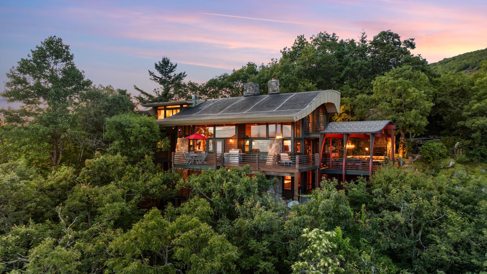 Burt Reynolds’s Favorite Home Just Hit the Market for .7M
