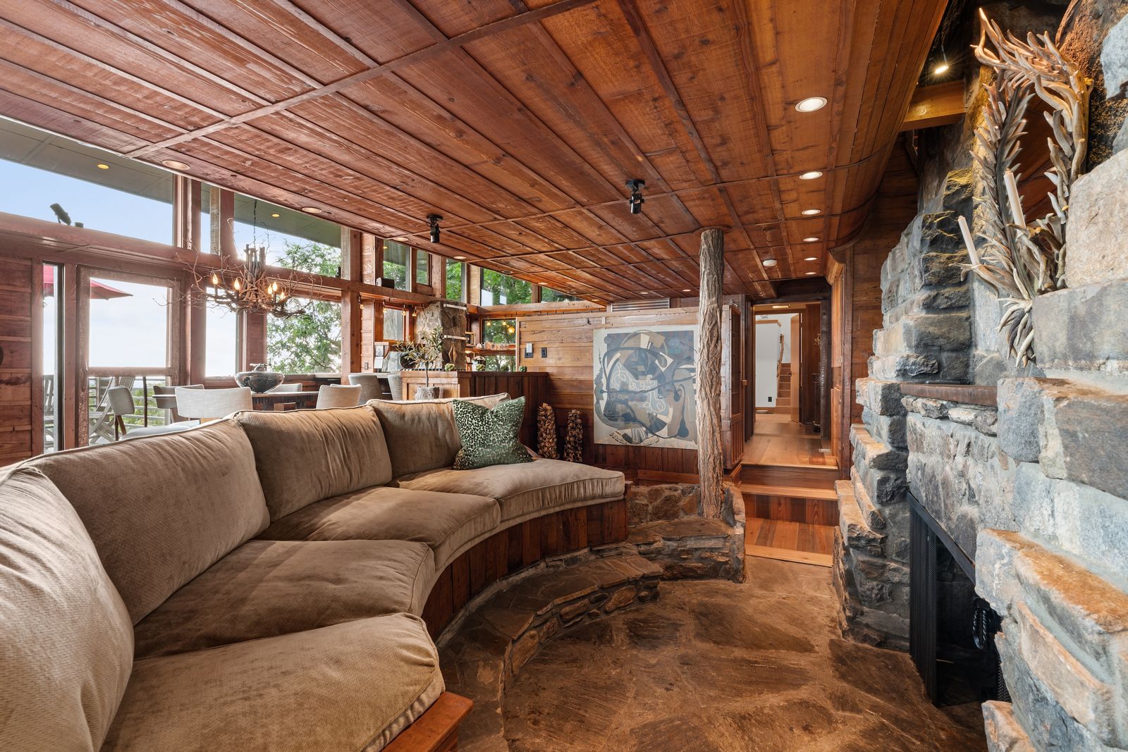 Photo 4 of 15 in Burt Reynolds’s Favorite Home Just Hit the Market for ...