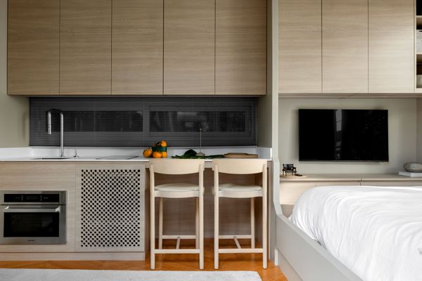 A cutaway connects the sleeping area with the living spaces.