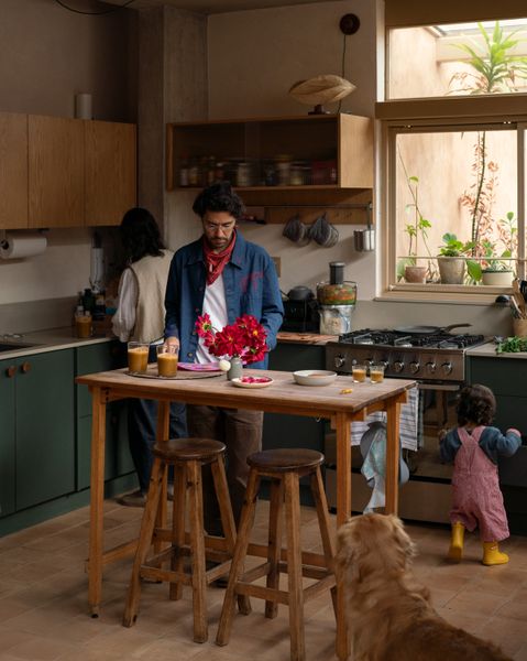 A temporary stay in Valle de Bravo, Mexico, became permanent when photographer Camila Cossio and architect Luis Carbonell decided to forgo city living and build a family home for themselves and their two young daughters in the laid-back retreat.