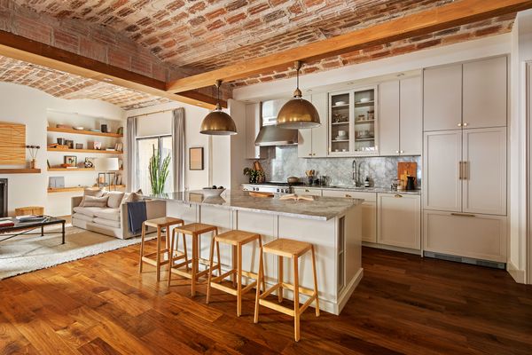 Three exposures allow for ample natural light to fill the space.