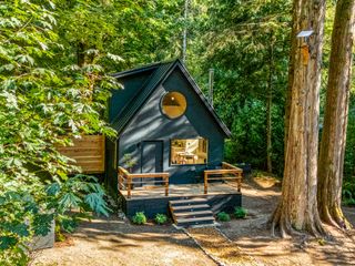 You Can Stargaze in the Tub at This $389K Cabin in the American Alps